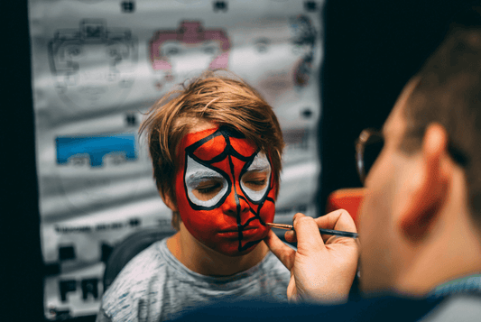 Facepainting and balloon twisting for kids